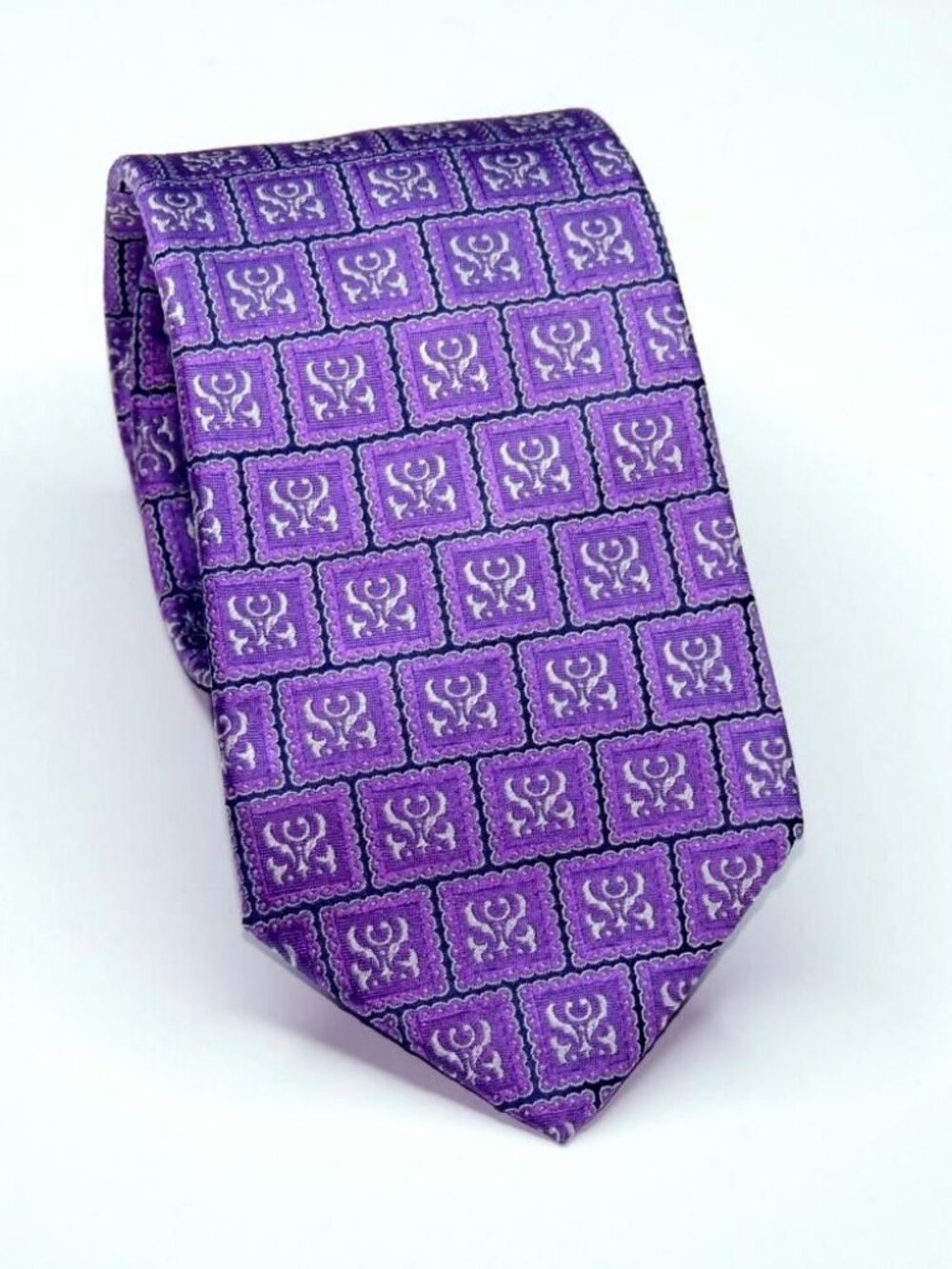 DANIEL CREMIEUX Hand Made In Italy Light Purple W/Gray Motifs Men's Tie PRETTY
